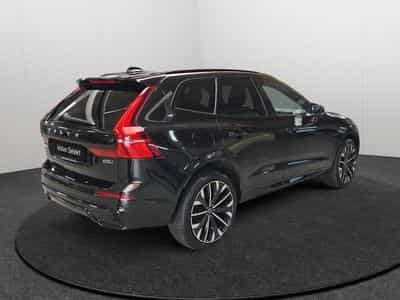 Volvo XC60 B5 AWD Ultra Dark / Essence (2025) - Photo 2