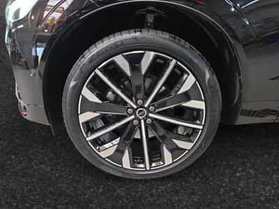 Volvo XC60 B5 AWD Ultra Dark / Essence (2025) - Photo 14