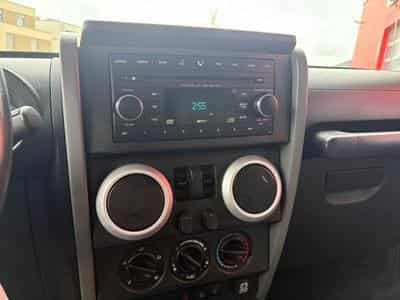 Jeep Wrangler 2.7 CRD SAHARA (2008) - Photo 11