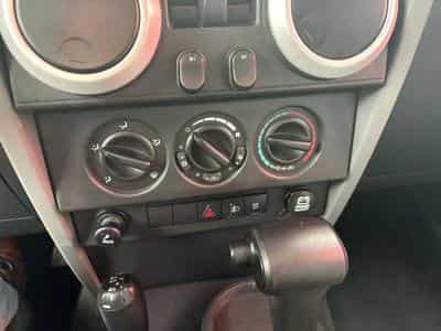 Jeep Wrangler 2.7 CRD SAHARA (2008) - Photo 12