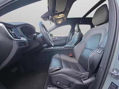 Volvo XC60 Facelift B5 AWD Black Edition Plus / Essence (2025) - Foto 9