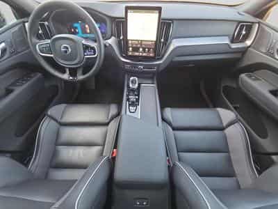 Volvo XC60 Facelift B5 AWD Black Edition Plus / Essence (2025) - Foto 10