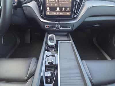 Volvo XC60 Facelift B5 AWD Black Edition Plus / Essence (2025) - Foto 11