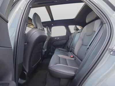 Volvo XC60 Facelift B5 AWD Black Edition Plus / Essence (2025) - Foto 13