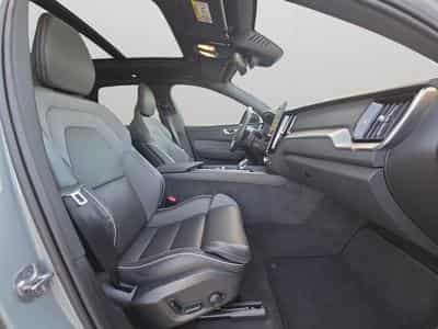 Volvo XC60 Facelift B5 AWD Black Edition Plus / Essence (2025) - Foto 15