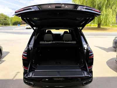 BMW X7 M60i FULL SKY LOUNGE, B&W, 23" PPF, KRISTALL ICONIC GLOW (2025) - Foto 9