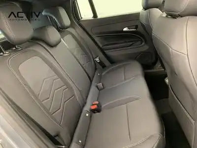 Jeep Avenger 1.2 Turbo T3 110 ch e-Hybrid BVR6 Summit (2026) - Photo 10