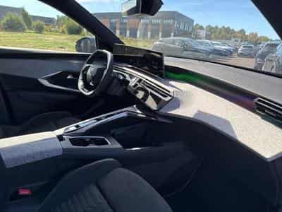 Peugeot 5008 HYBRID 145 GT E-DCS6 (2025) - Photo 13