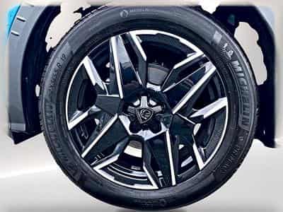 Peugeot 3008 1.2 HYBRID 145 ALLURE E-DCS6 (2025) - Photo 9