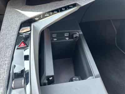 Peugeot 3008 1.2 HYBRID 145 GT E-DCS6 (2025) - Photo 15