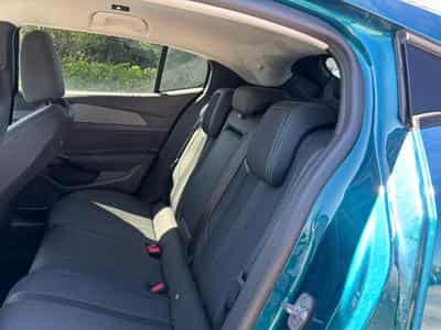 Peugeot 408 HYBRID 145 ALLURE E-DCS6 (2025) - Photo 14