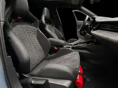 Audi RS3 NEW MODEL / GARANTIE-AUDI-2029 / RS-SEATS/ PACK CARBON (2026) - Foto 4