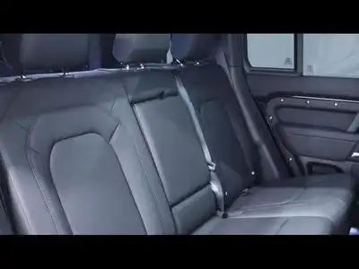 Land-Rover Defender 110 D250 xDynamic SE (2025) - Photo 14