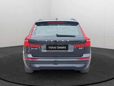Volvo XC60 B4 AWD Core / Diesel (2022) - Photo 4