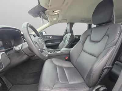 Volvo XC60 B4 AWD Core / Diesel (2022) - Photo 9