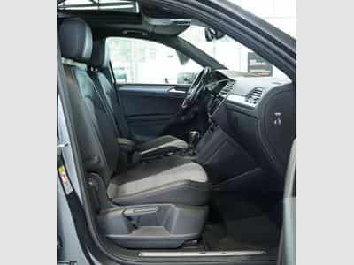 VW Tiguan R Line 4Matic *ACC *Virtual *Pano *AHK (2019) - Photo 15