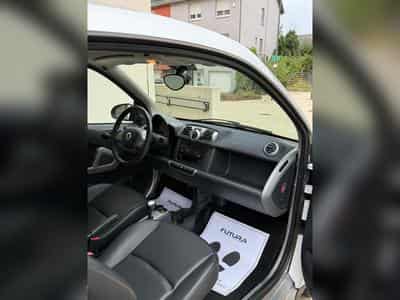 Smart Fortwo Coupé 1.0 MHD 71 ch automatique (2012) - Photo 14