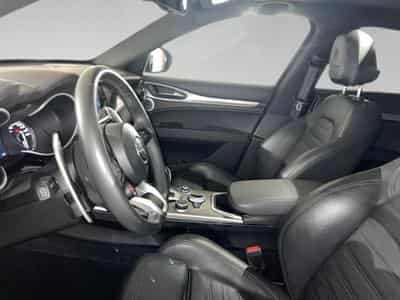 Alfa-Romeo Stelvio 2.0 280 GT Junior Ocra AWD (2022) - Photo 4