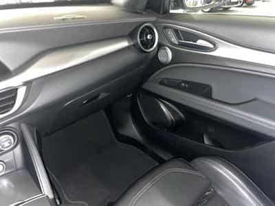 Alfa-Romeo Stelvio 2.0 280 GT Junior Ocra AWD (2022) - Photo 9