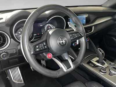 Alfa-Romeo Stelvio 2.0 280 GT Junior Ocra AWD (2022) - Photo 8