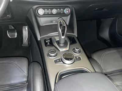Alfa-Romeo Stelvio 2.0 280 GT Junior Ocra AWD (2022) - Photo 10