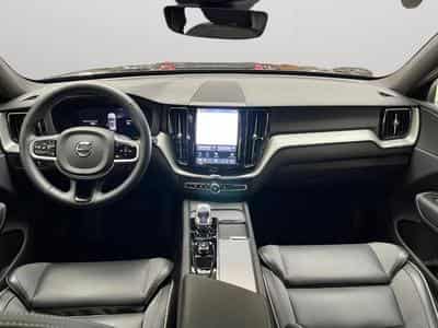 Volvo XC60 T6 Black Edition Plus TOIT PANO MARCHE PIEDS (2025) - Foto 3