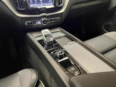 Volvo XC60 T6 Black Edition Plus TOIT PANO MARCHE PIEDS (2025) - Foto 10