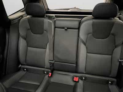 Volvo XC60 T6 Black Edition Plus TOIT PANO MARCHE PIEDS (2025) - Foto 15