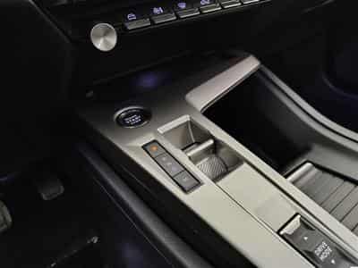 Peugeot 408 1.2 Hybrid 136cv e-DCS6 Allure NAVI / FULL LED / CAMERA 360 (2025) - Photo 12