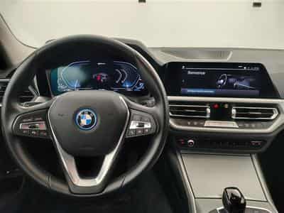 BMW 330 330e PHEV NAVI / CUIR SPORT / FULL LED/JA17 (2022) - Photo 9