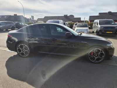 Alfa-Romeo Giulia VELOCE 2.0 TURBO 16 V 280 CV (2023) - Photo 3