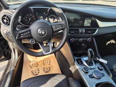 Alfa-Romeo Giulia VELOCE 2.0 TURBO 16 V 280 CV (2023) - Photo 7
