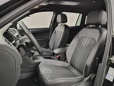 VW Tiguan 1.5 TSI R-Line DSG NAVI / CARPLAY / JA 20' (2021) - Foto 7