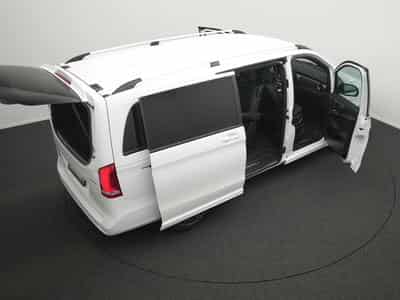 Mercedes V d lang (2023) - Photo 13