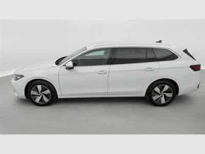 VW Passat 1.5 TSI 150Cv DSG Elegance NAVI / CAMERA / CARPLAY (2024) - Photo 3