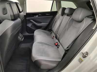 VW Passat 1.5 TSI 150Cv DSG Elegance NAVI / CAMERA / CARPLAY (2024) - Photo 13