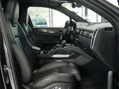 Porsche Cayenne Turbo *Chrono *Pano *Matrix *APPROVED (2018) - Photo 15