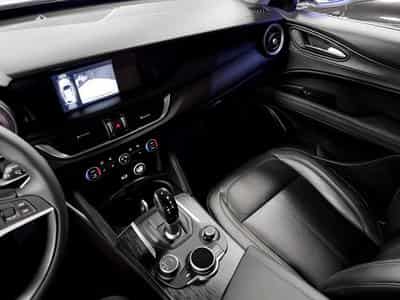 Alfa-Romeo Stelvio Q4 2.0 Turbo AWD (2018) - Foto 11