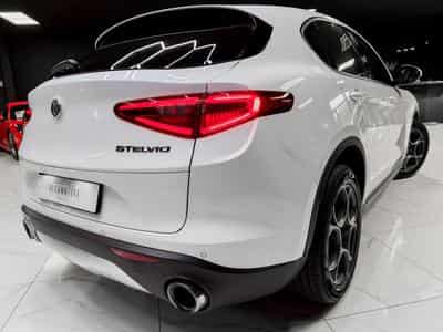 Alfa-Romeo Stelvio Q4 2.0 Turbo AWD (2018) - Foto 15