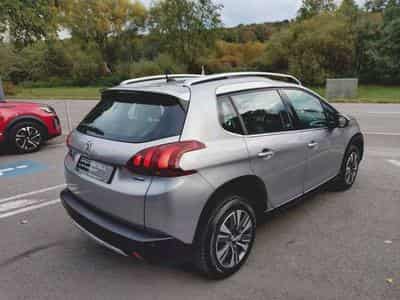 Peugeot 2008 Allure (NOUVEAU MOTEUR 90'000KM) (2017) - Photo 4