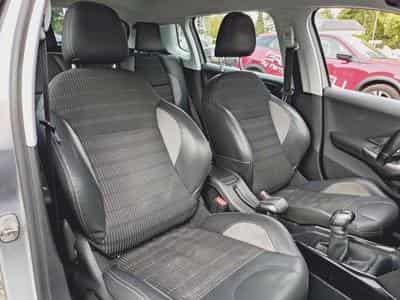 Peugeot 2008 Allure (NOUVEAU MOTEUR 90'000KM) (2017) - Photo 5