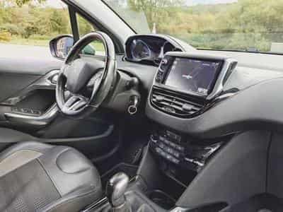 Peugeot 2008 Allure (NOUVEAU MOTEUR 90'000KM) (2017) - Photo 6