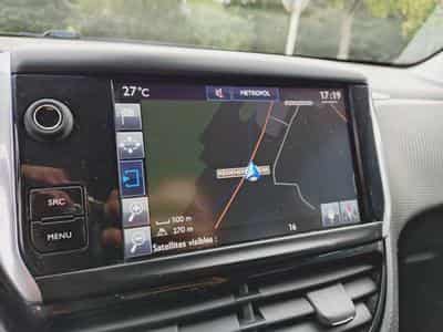 Peugeot 2008 Allure (NOUVEAU MOTEUR 90'000KM) (2017) - Photo 9