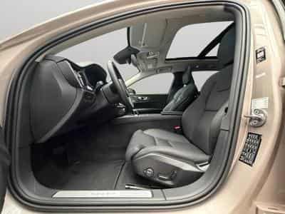 Volvo V60 B4 Plus Dark / Essence 2026 (2025) - Foto 9