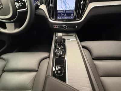 Volvo V60 B4 Plus Dark / Essence 2026 (2025) - Foto 11