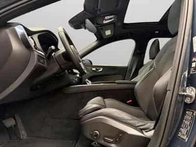Volvo XC60 Facelift B5 AWD Black Edition Ultra / Essence 2026 (2025) - Foto 9