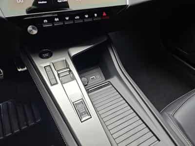 Peugeot 308 1.2 Hybrid e-DSC6 145 GT (2026) - Photo 11