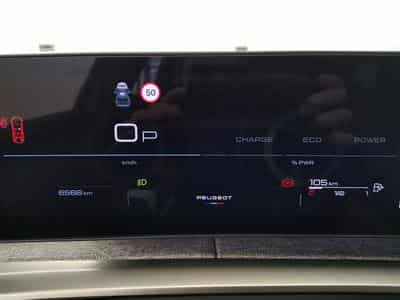 Peugeot 5008 1.2 HYBRID 145cv e-DSC6 Allure 7pl. NAVI / FULL LED / CAMERA (2025) - Foto 10