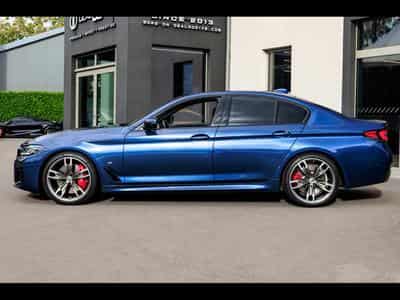 BMW M550 LIMOUSINE (G30) XDRIVE 530 CH - SERVICE INCLUSIVE 05/2029 - (2022) - Foto 2