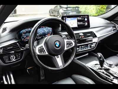 BMW M550 LIMOUSINE (G30) XDRIVE 530 CH - SERVICE INCLUSIVE 05/2029 - (2022) - Foto 11